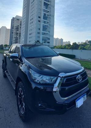 TOYOTA HILUX 2.8 D-4D TURBO DIESEL CD SRV 4X4 AUTOMÁTICO TOYOTA HILUX 2.8 D-4D TURBO DIESEL CD SRV 4X4 AUTOMÁTICO